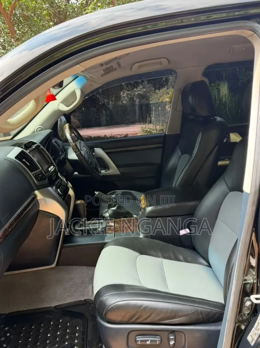 Toyota Land Cruiser 2012 Black