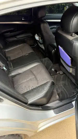 Nissan Skyline 2010 Silver
