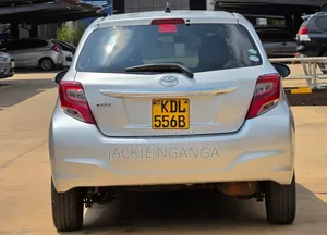 Toyota Vitz 2015 Silver