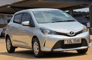 Toyota Vitz 2015 Silver