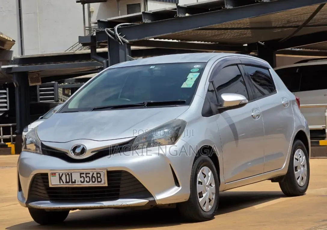Toyota Vitz 2015 Silver