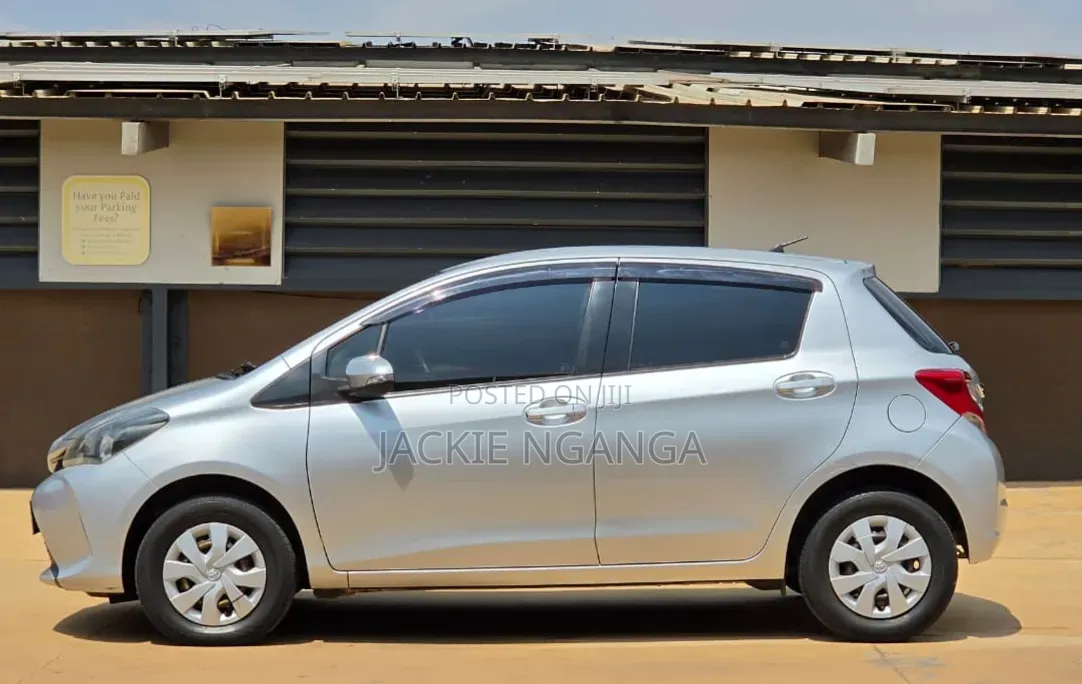 Toyota Vitz 2015 Silver