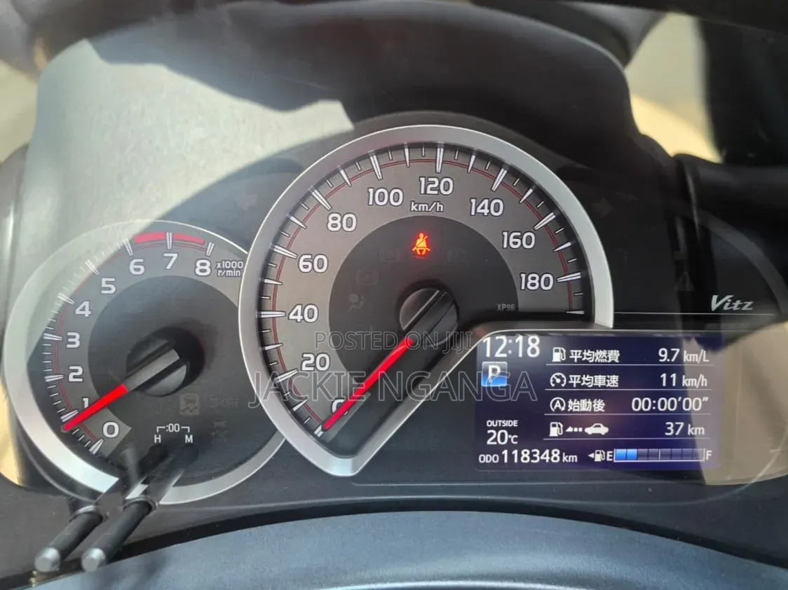 Toyota Vitz 2015 Silver