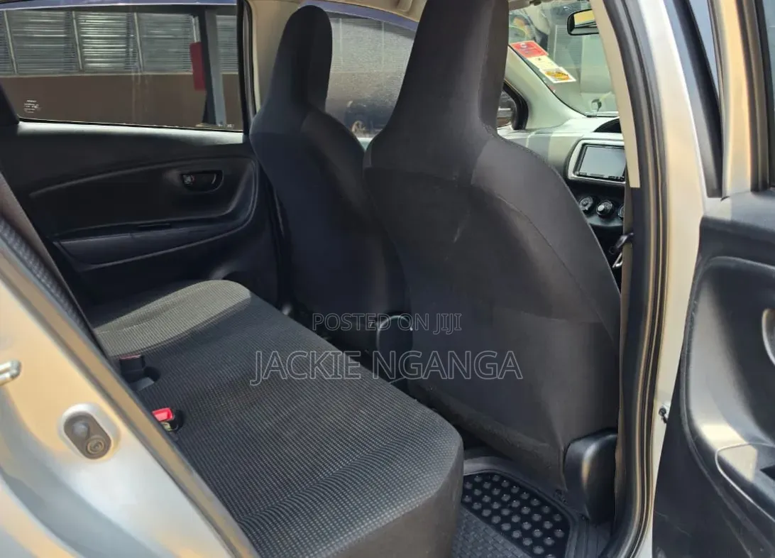 Toyota Vitz 2015 Silver