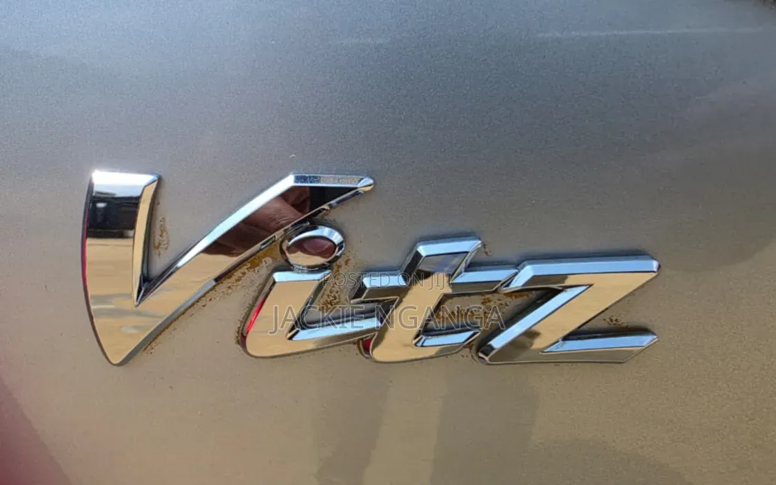 Toyota Vitz 2015 Silver