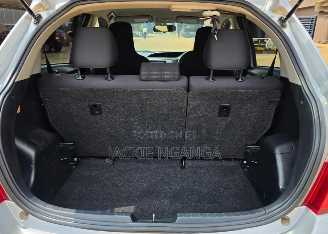 Toyota Vitz 2015 Silver
