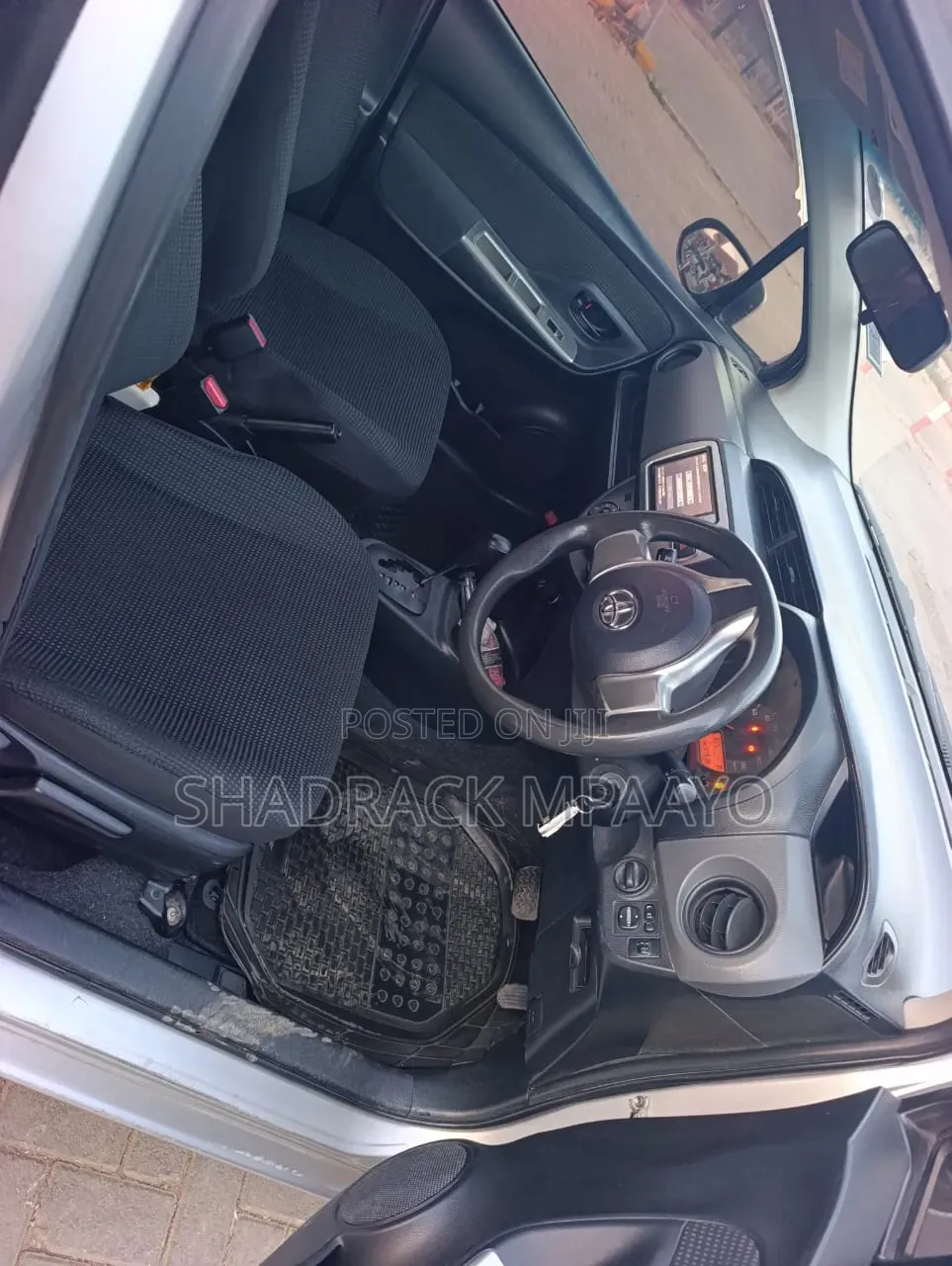 Toyota Vitz 2015 White