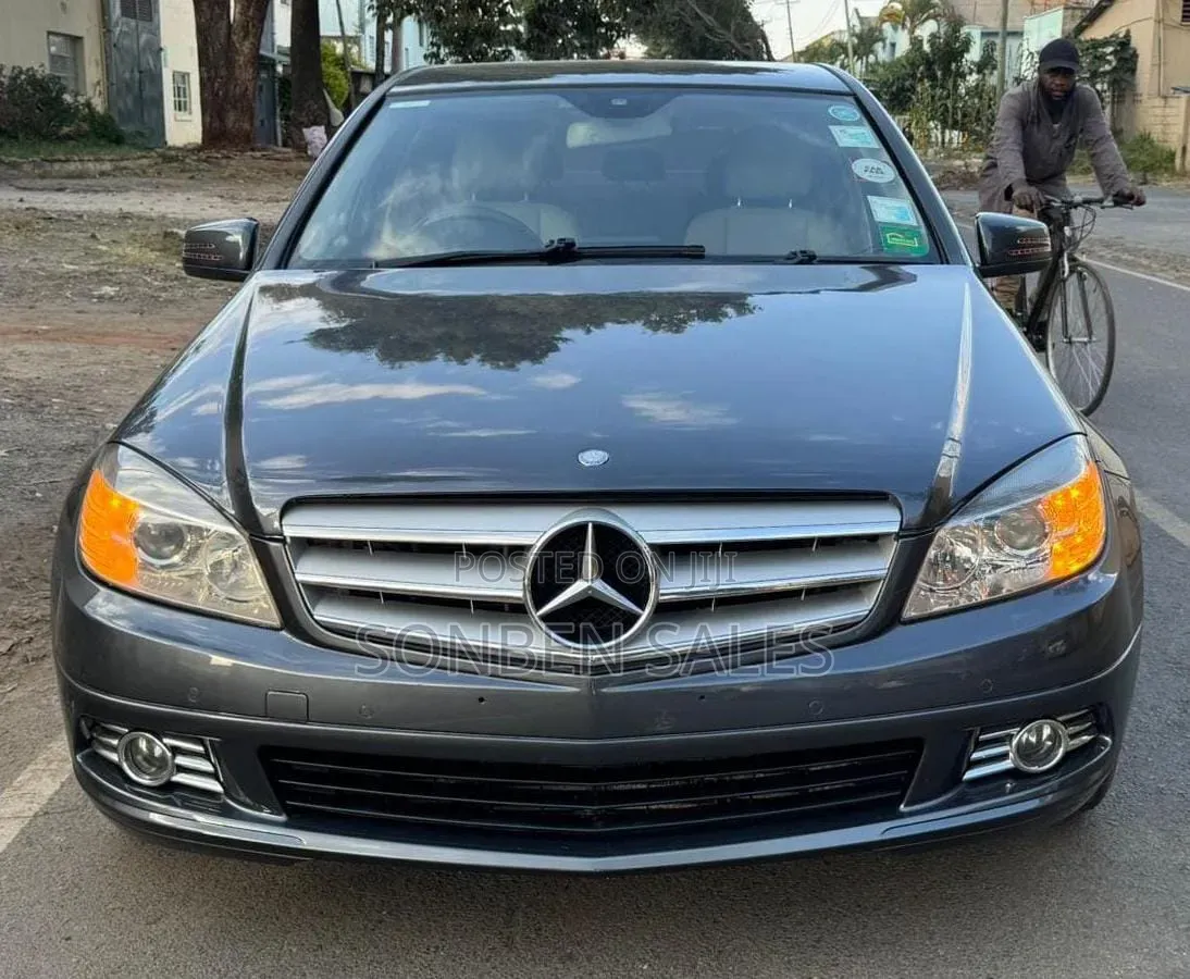 Mercedes-Benz C180 2012 Gray