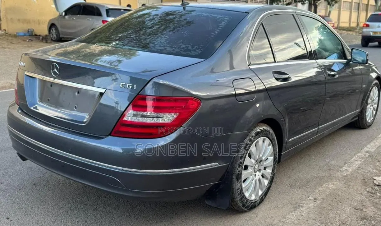 Mercedes-Benz C180 2012 Gray