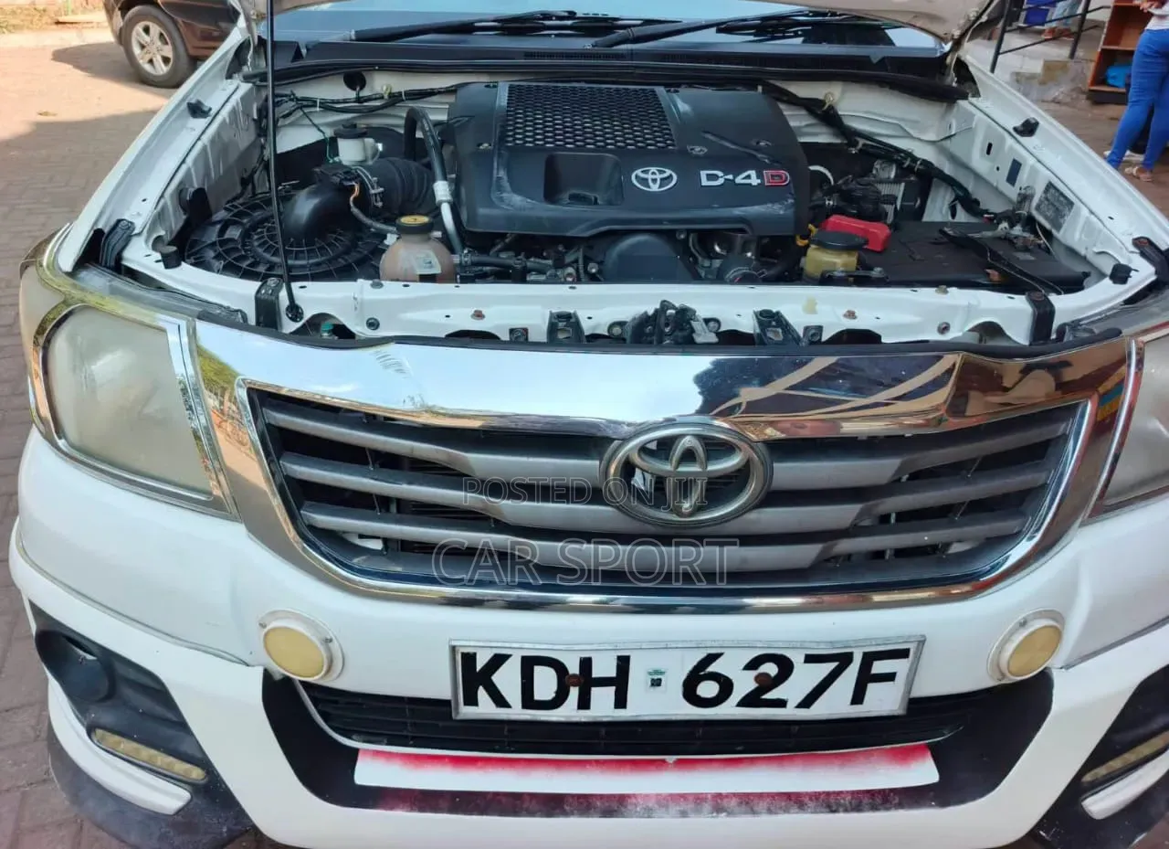 Toyota Hilux 2015 White