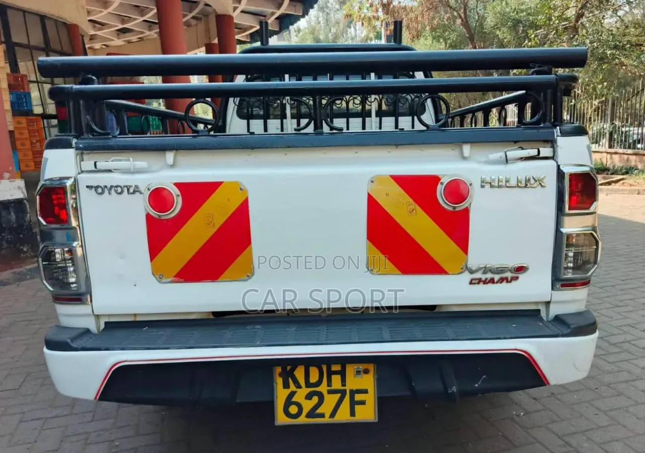 Toyota Hilux 2015 White