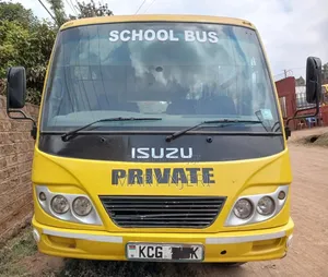 Isuzu NQR 2015 Yellow