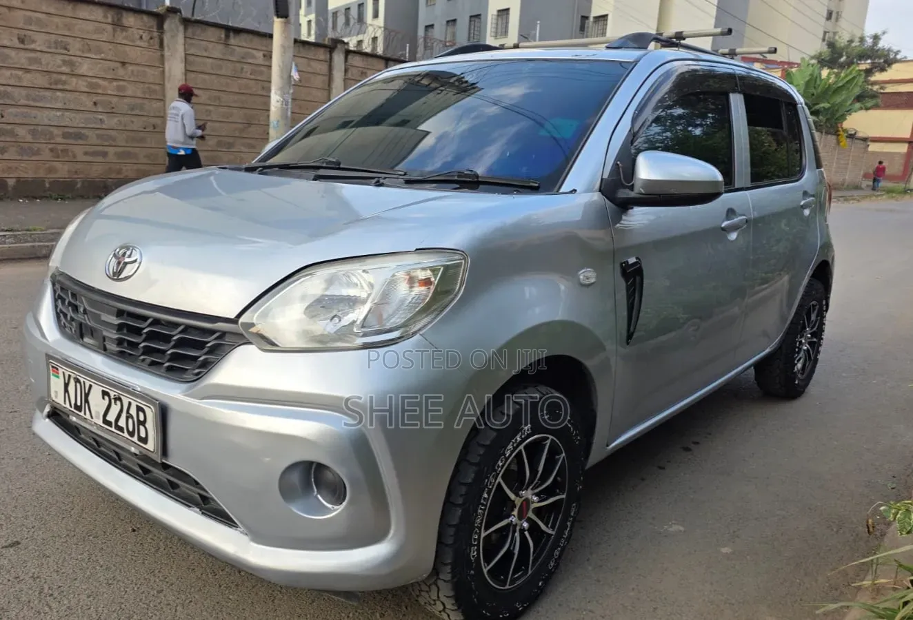 Toyota Passo 2016 Silver
