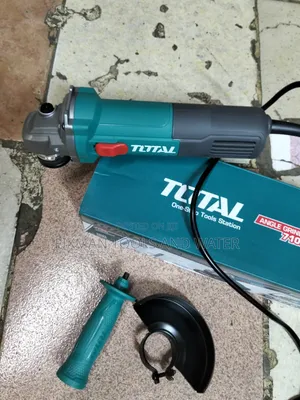 High Speed Total Angle Grinder 240 v 710W and FREE Cutting Disc