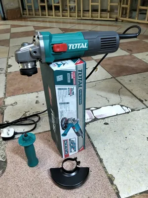 Powerful TOTAL Angle Grinder 710W 240 v With FREE Cutting Disc