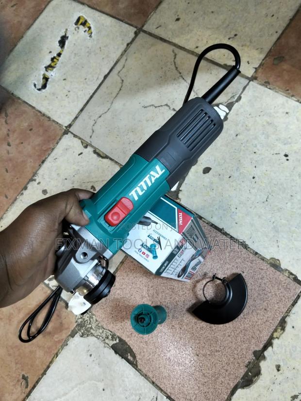 Powerful TOTAL Angle Grinder 710W 240 v With FREE Cutting Disc - thumbnail 2