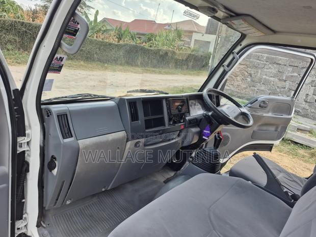 Isuzu Elf 2013 - thumbnail 8