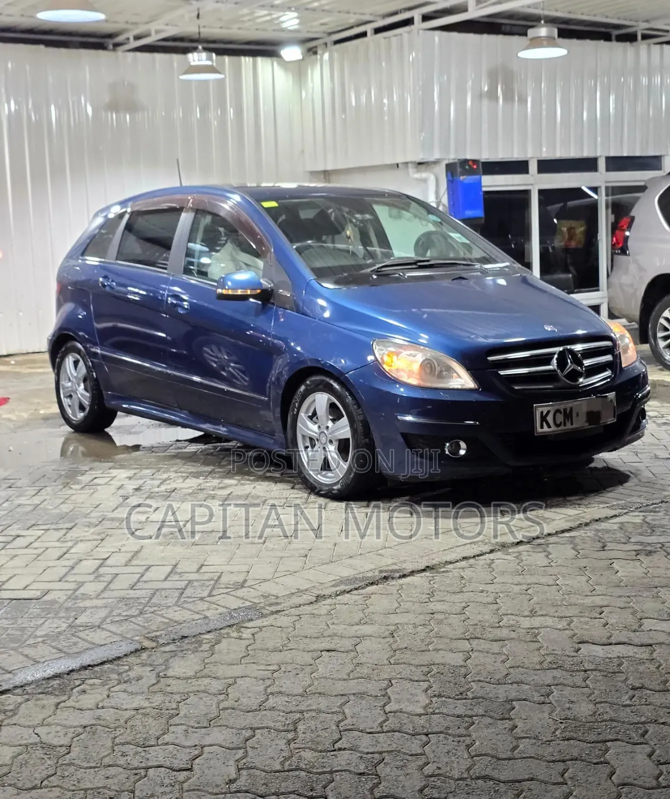 Mercedes-Benz B-Class B180 Petrol 2010 Blue
