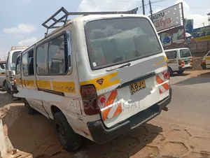Toyota HiAce 2000 White