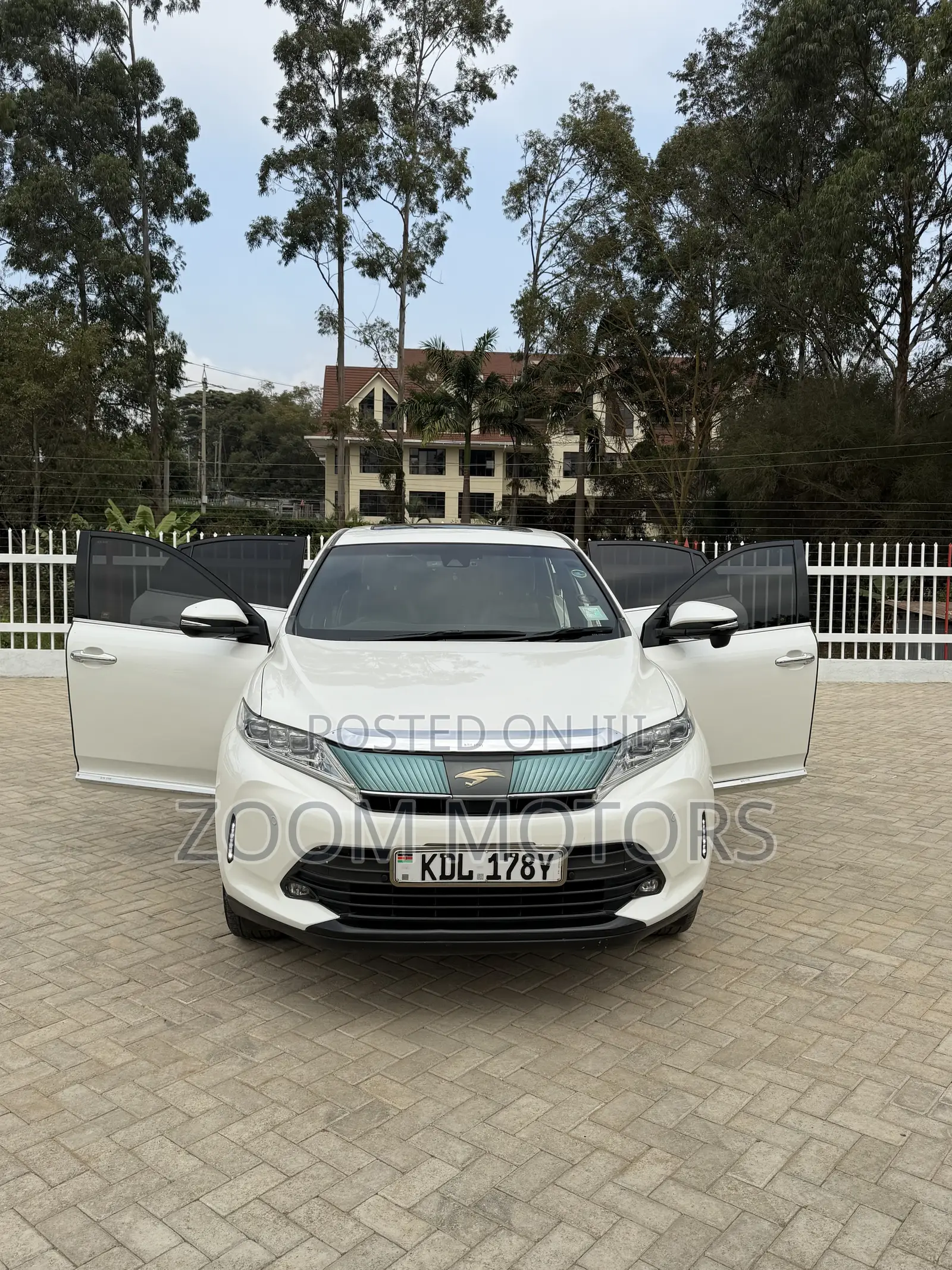 Toyota Harrier 2.0 2017 Pearl