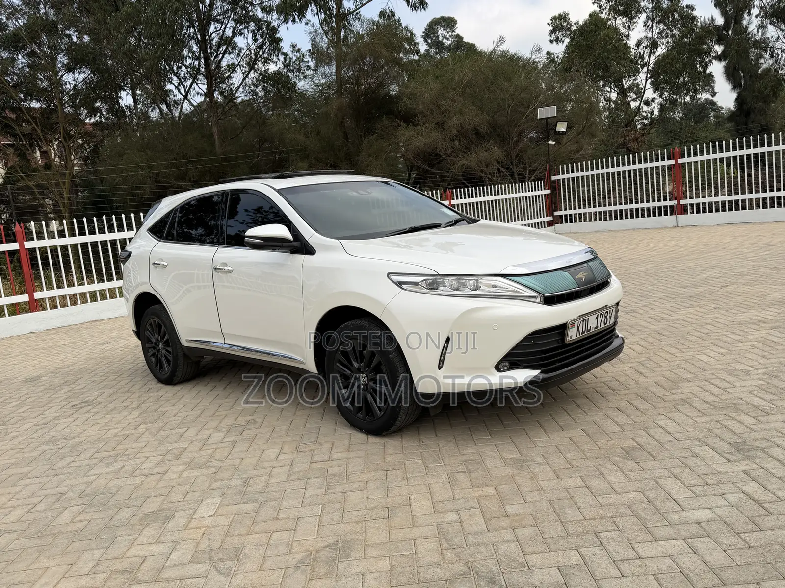 Toyota Harrier 2.0 2017 Pearl