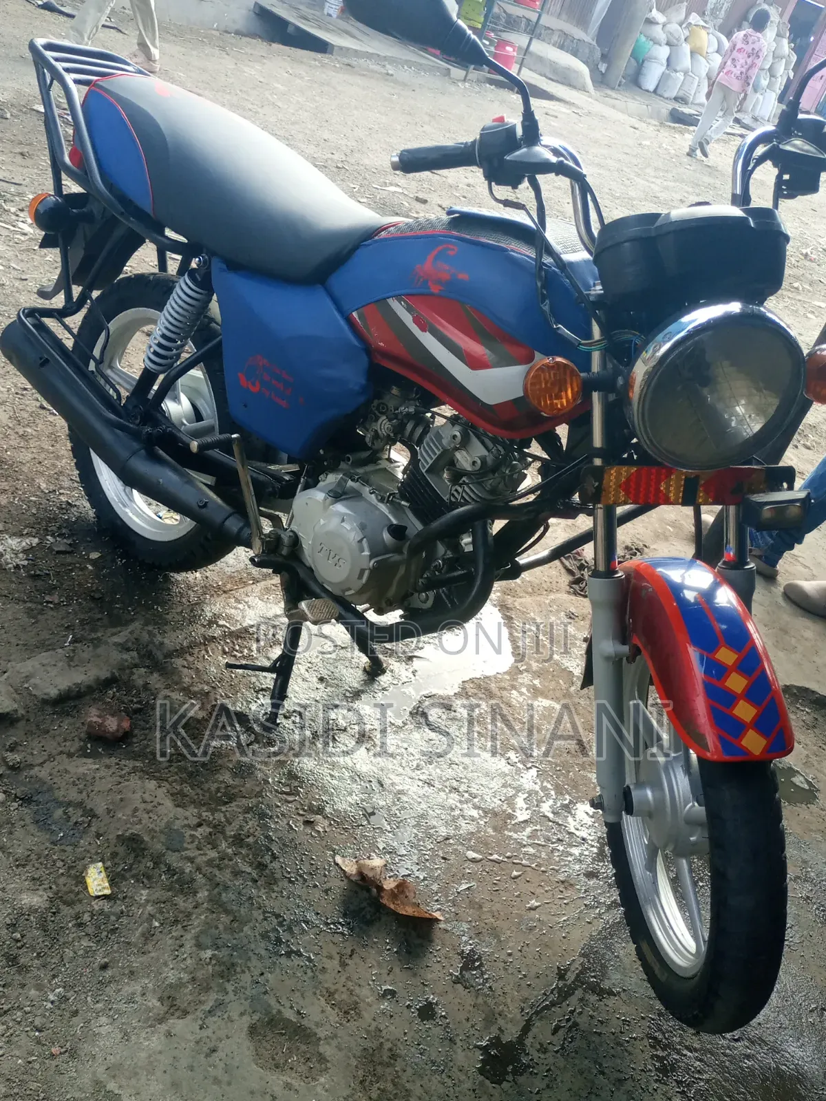 TVS HLX 125 2022 Red