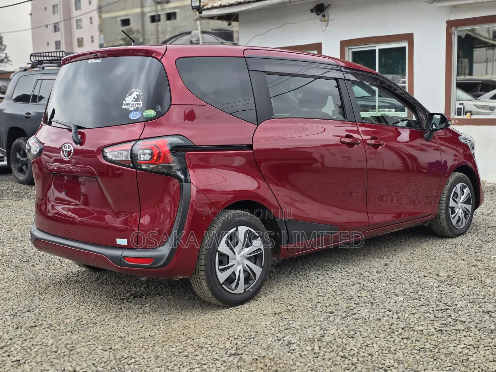 Toyota Sienta 2019 Red