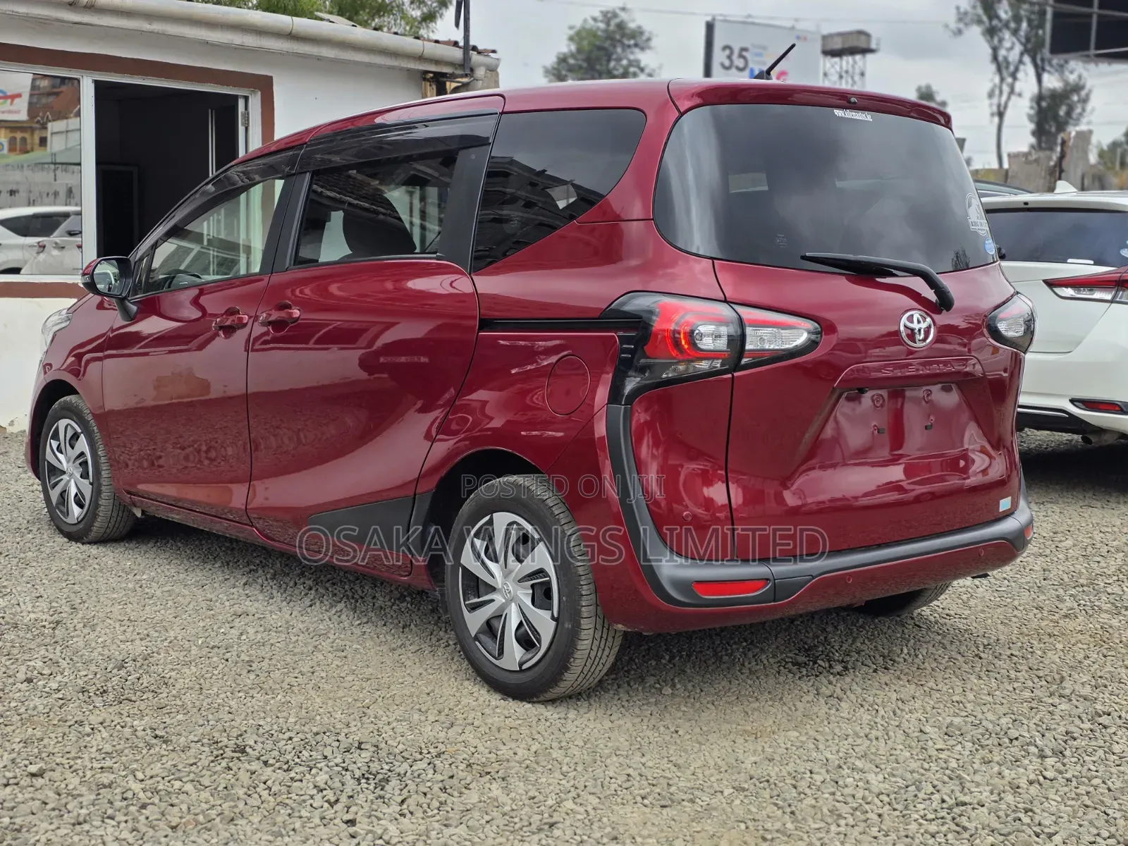 Toyota Sienta 2019 Red