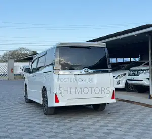 Toyota Voxy 2019 Pearl