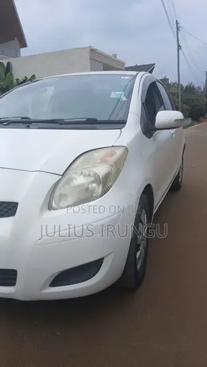 Toyota Vitz 1.3 FWD 5dr 2010 White