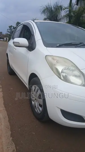 Toyota Vitz 1.3 FWD 5dr 2010 White