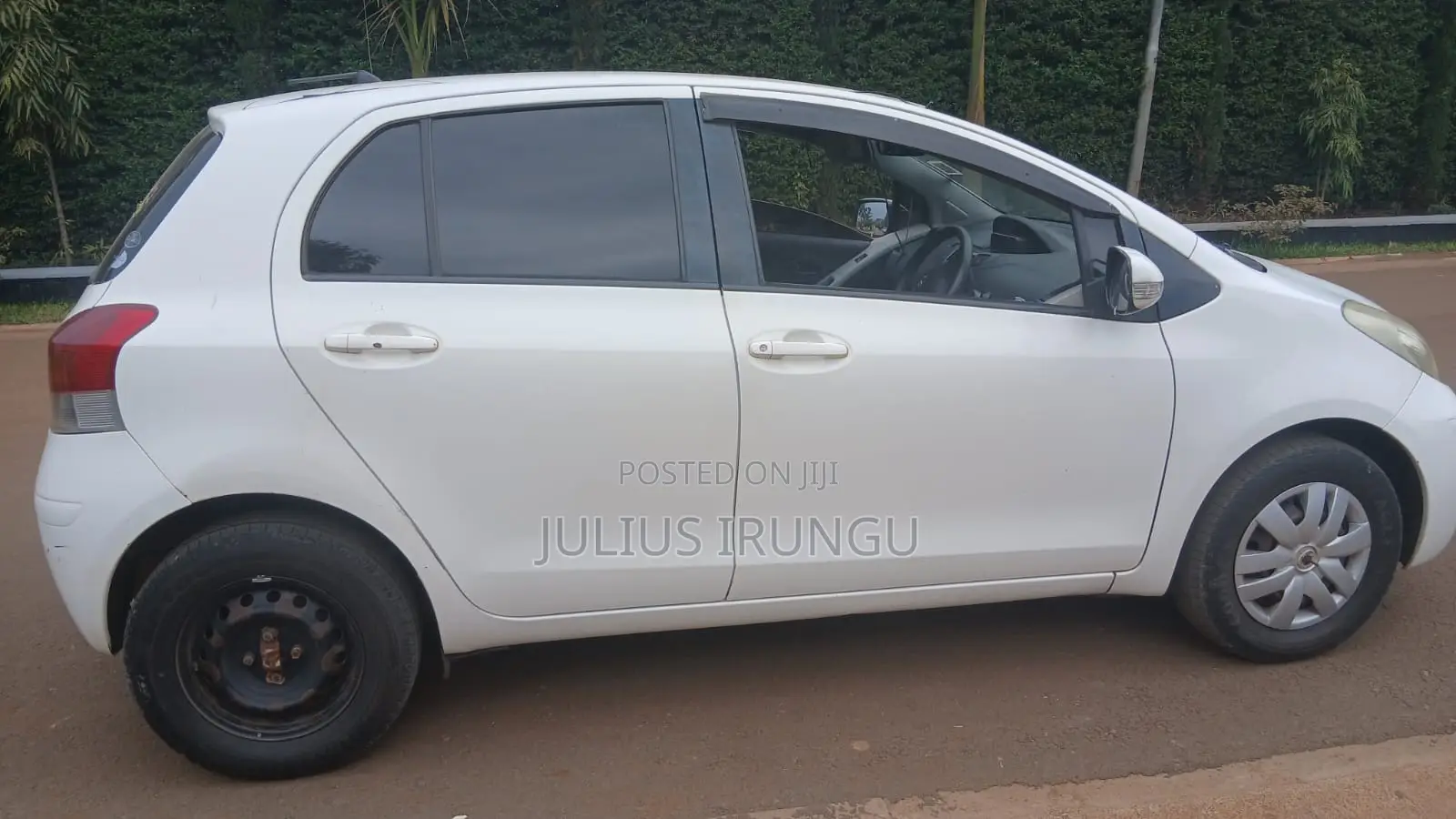 Toyota Vitz 1.3 FWD 5dr 2010 White