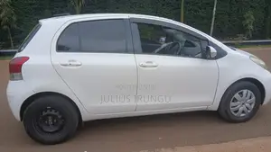 Toyota Vitz 1.3 FWD 5dr 2010 White