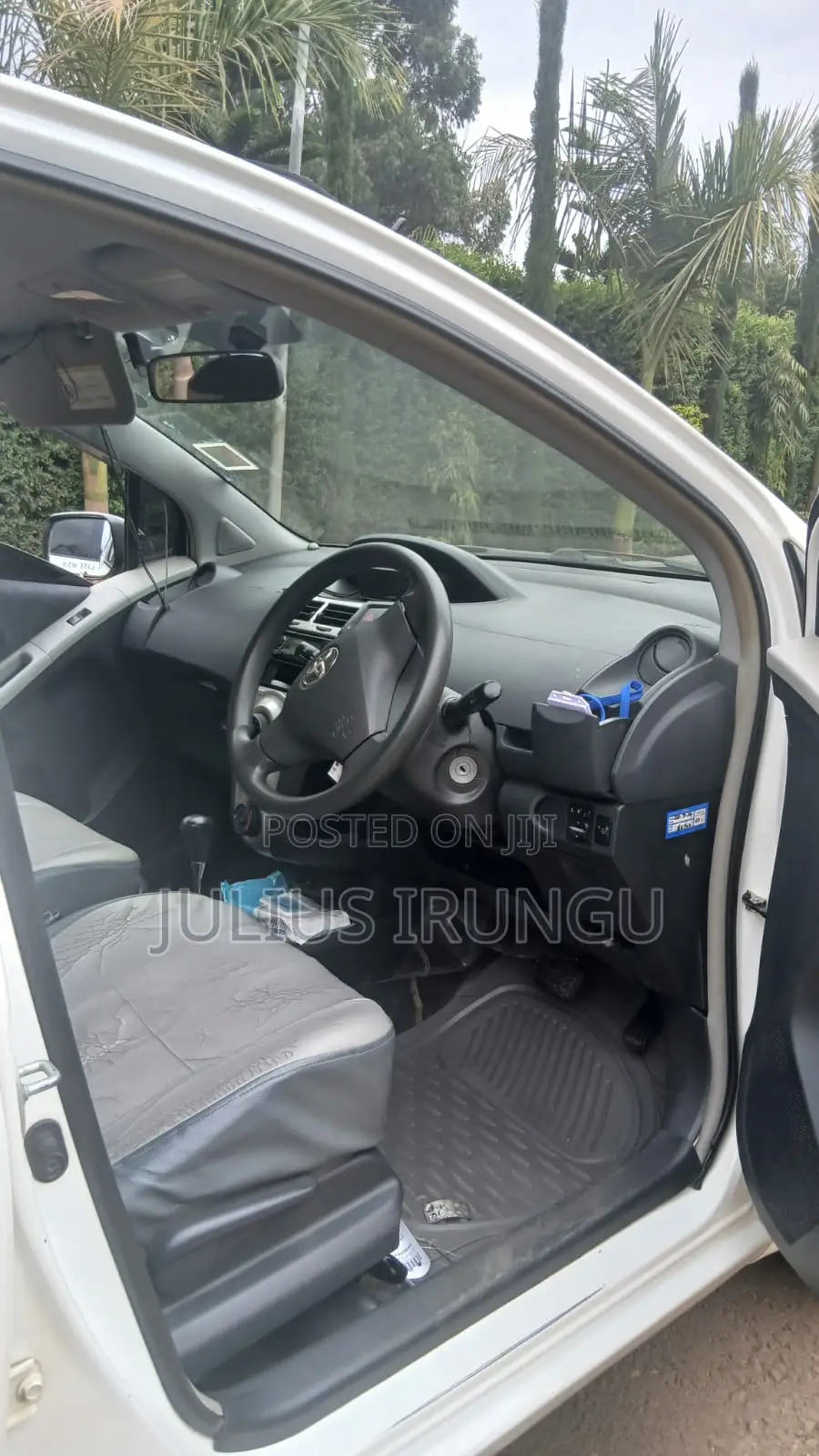 Toyota Vitz 1.3 FWD 5dr 2010 White