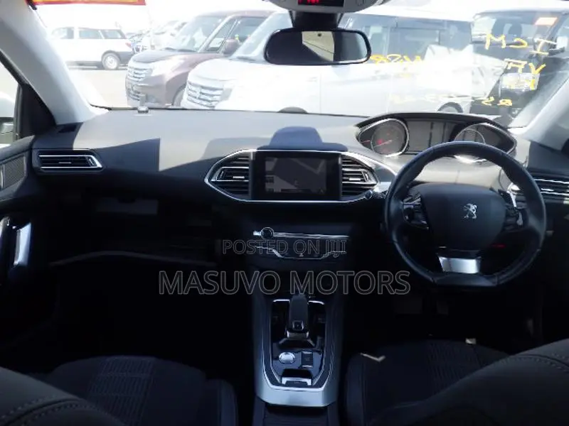Peugeot 308 2019 White
