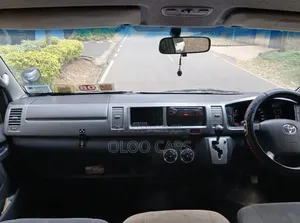 Toyota HiAce 2014 Silver