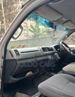 Toyota HiAce 2014 Silver