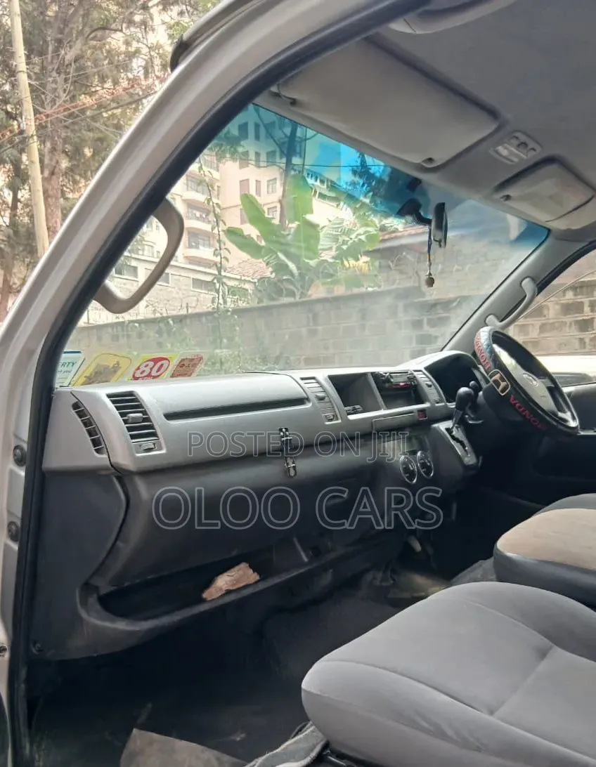 Toyota HiAce 2014 Silver