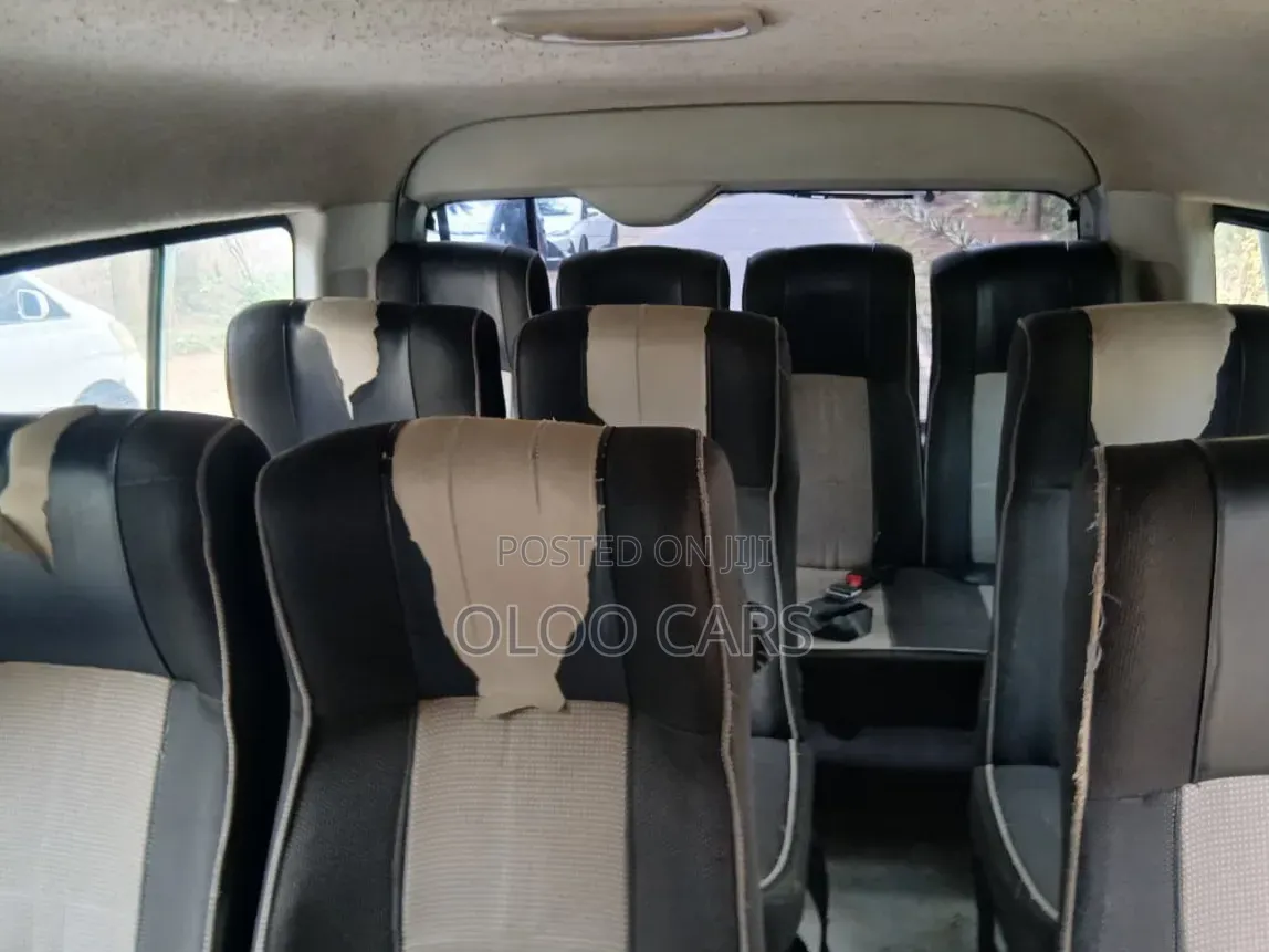 Toyota HiAce 2014 Silver