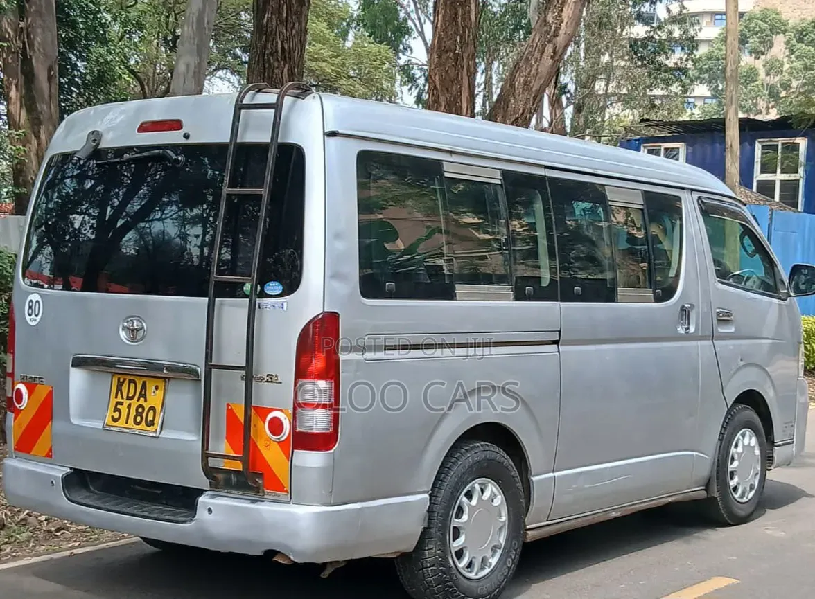 Toyota HiAce 2014 Silver