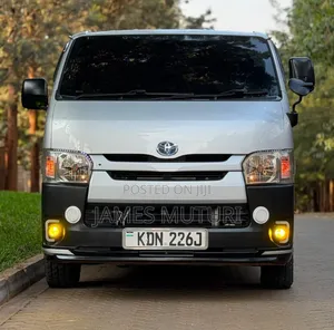 Toyota HiAce 2016 Silver