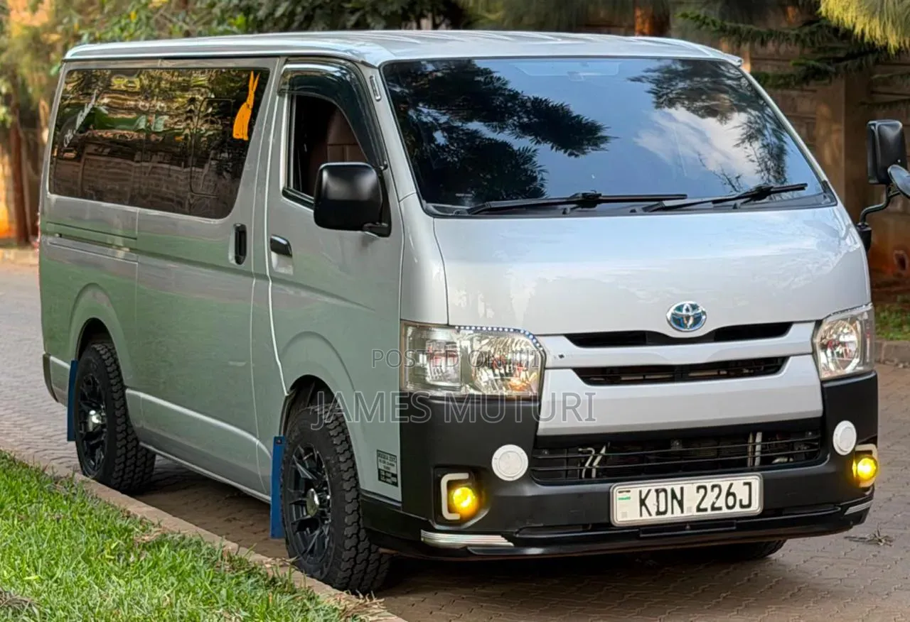Toyota HiAce 2016 Silver