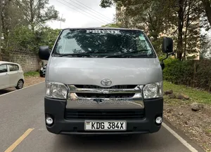 Toyota HiAce 2015 Silver