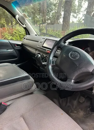 Toyota HiAce 2015 Silver