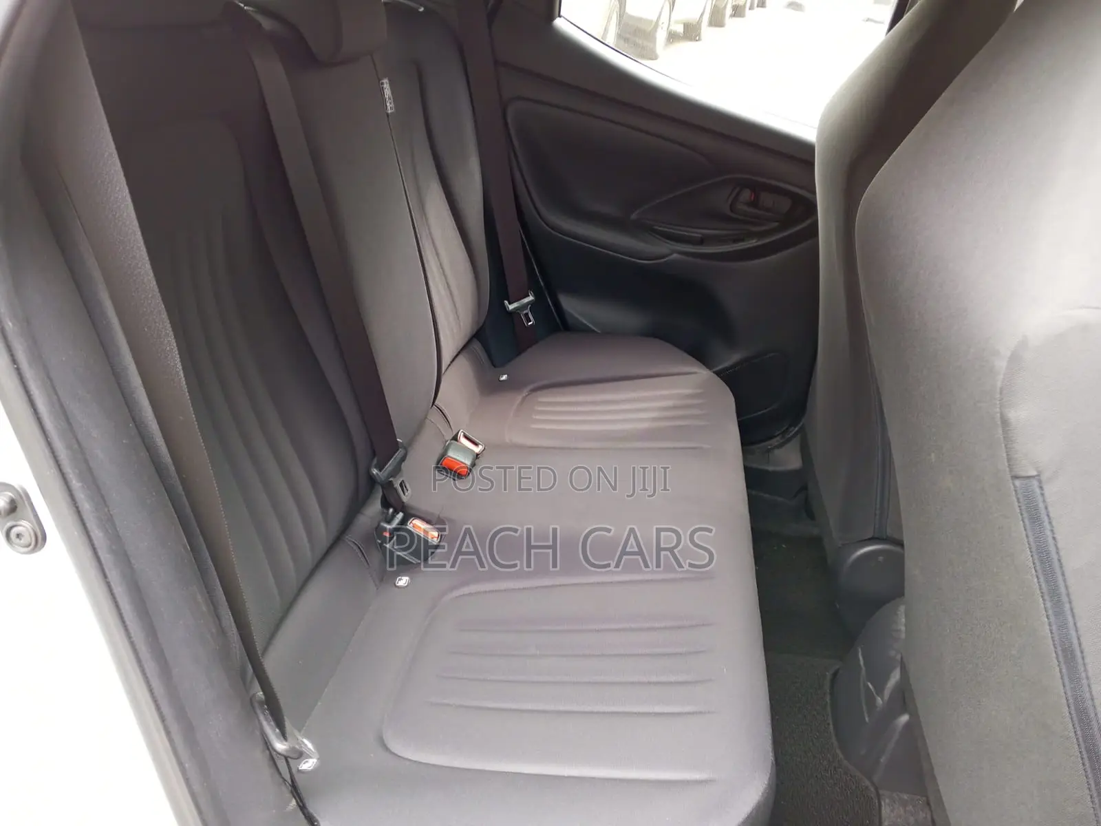 Toyota Yaris 2020 Silver