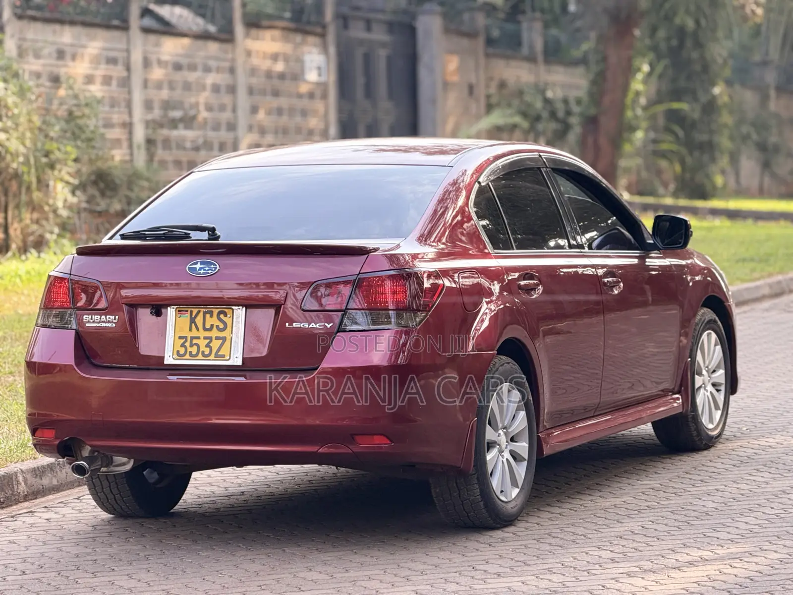 Subaru Legacy 2.5i Premium 2011 Maroon