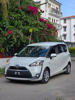 Toyota Sienta 2020 White