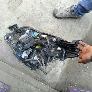 Ractis 2008 Headlight Xenon