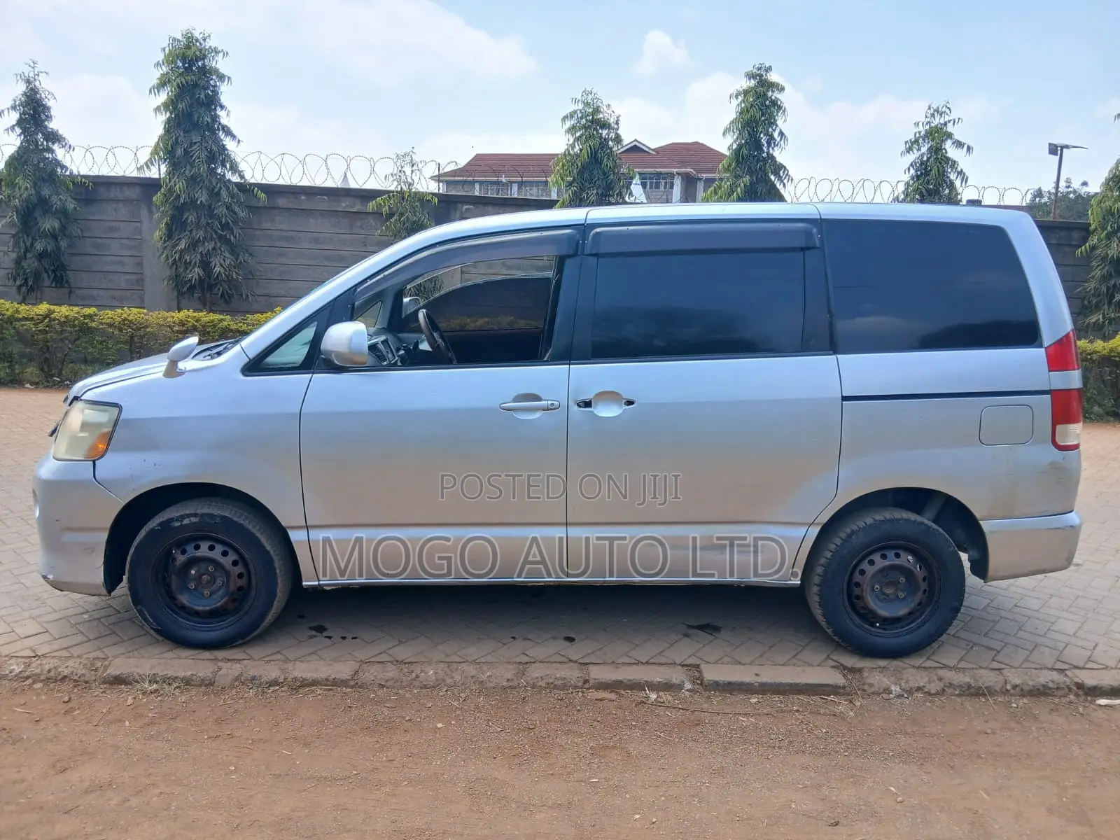 Toyota Noah 2007 Silver