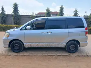 Toyota Noah 2007 Silver